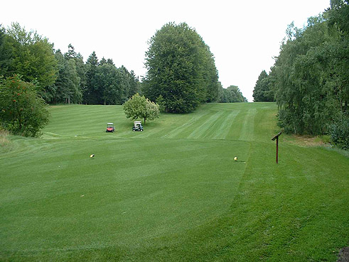 Der Hamburger Land- und Golf-Club Hittfeld e.V. konnte im Sommer 2005 nach einjähriger Umbauzeit wieder zum Spiel eröffnet werden ... und ca. 60.000 Kubikmeter Erde hatten in nur 2 Monaten dabei ihren Platz gewechselt ...